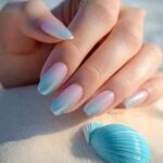 Морський градієнт (омбре) на довгих нігтях з черепашкою